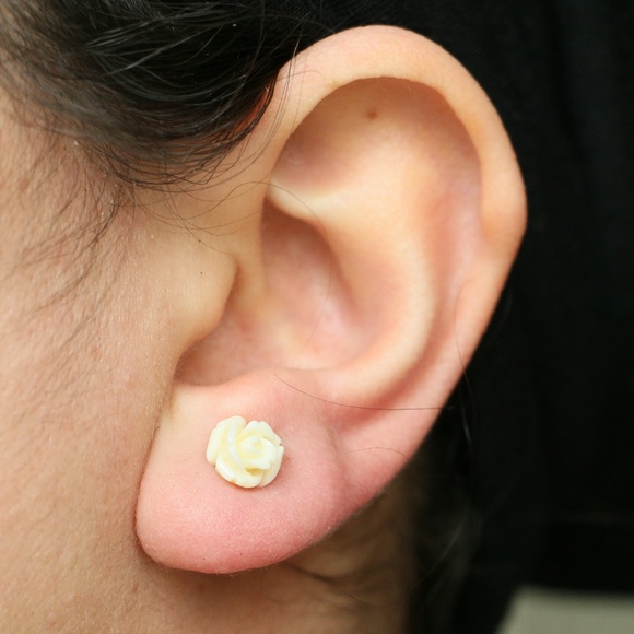925 Sterling silver flower 8mm earrings - Picture 3 of 8